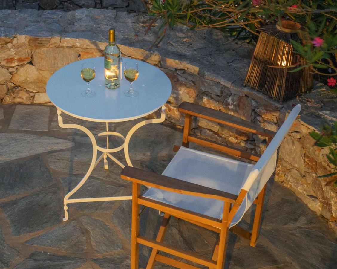 Flisvos Karavostasis (Folegandros)